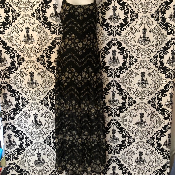 Beautiful Black and Tan Maxi Style Dress - Picture 1 of 8